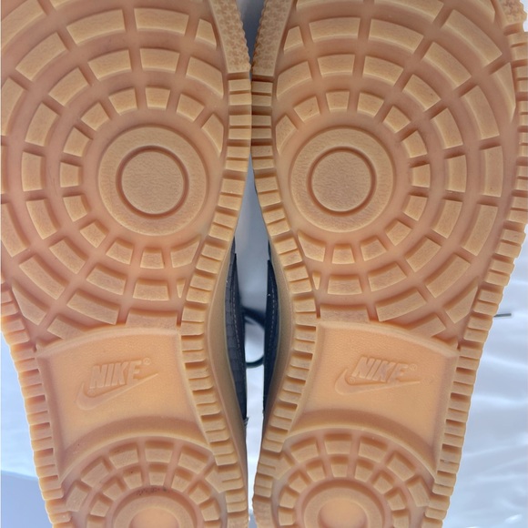 Nike - Picture 9 of 11